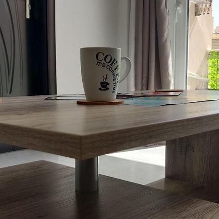 Sunny Day Flat Apartment Сейнт Полс Бей Екстериор снимка