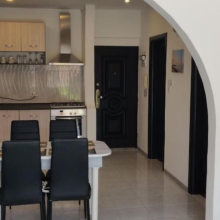 Sunny Day Flat Apartment Сейнт Полс Бей Екстериор снимка