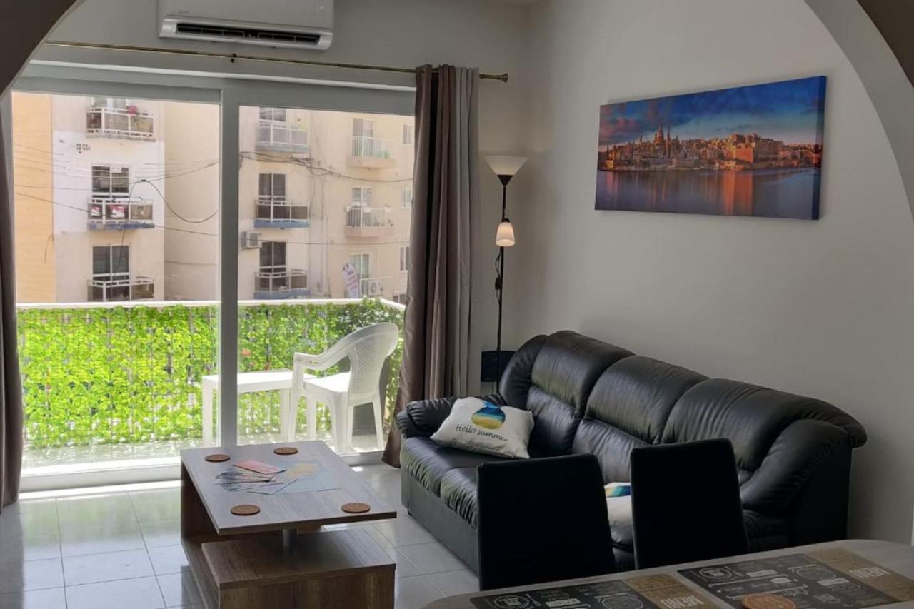Sunny Day Flat Apartment Сейнт Полс Бей Екстериор снимка