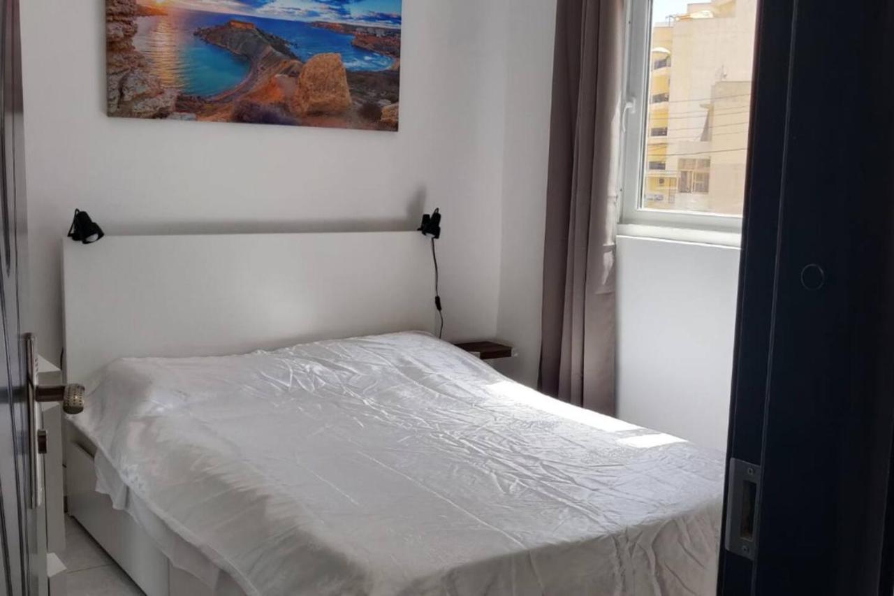 Sunny Day Flat Apartment Сейнт Полс Бей Екстериор снимка