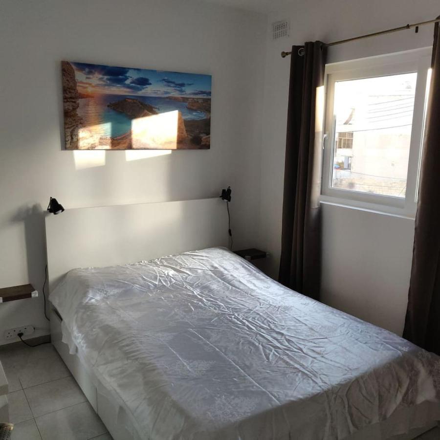 Sunny Day Flat Apartment Сейнт Полс Бей Екстериор снимка