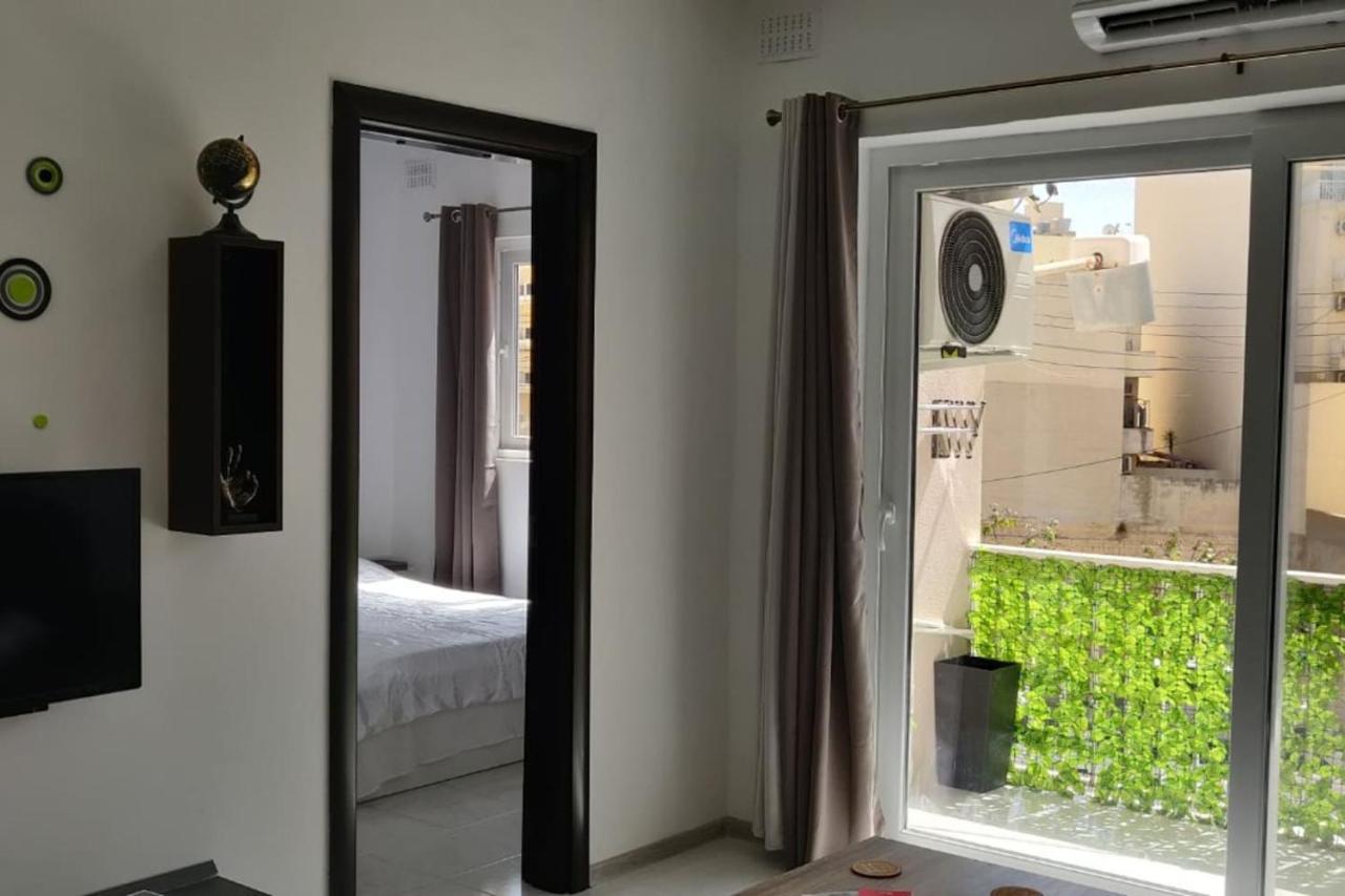 Sunny Day Flat Apartment Сейнт Полс Бей Екстериор снимка