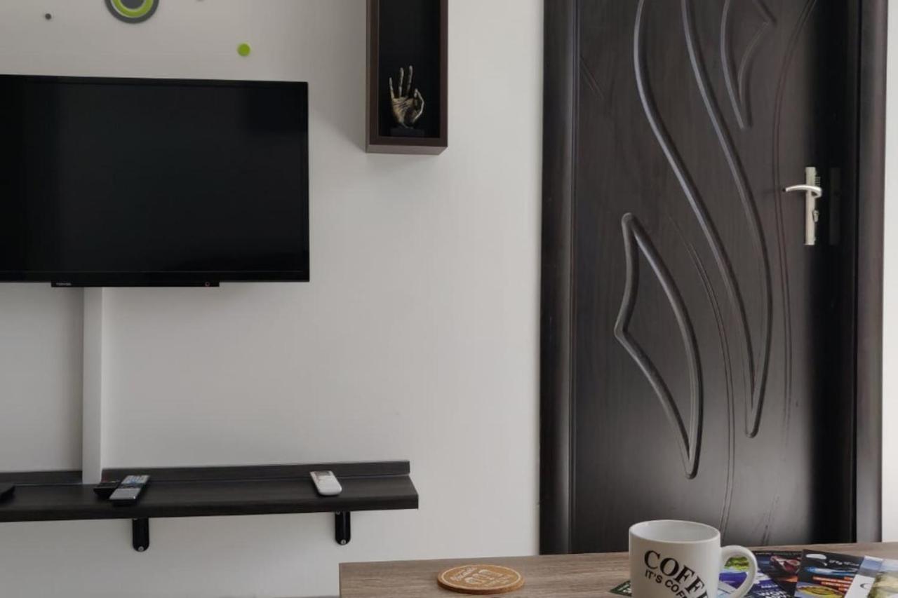 Sunny Day Flat Apartment Сейнт Полс Бей Екстериор снимка