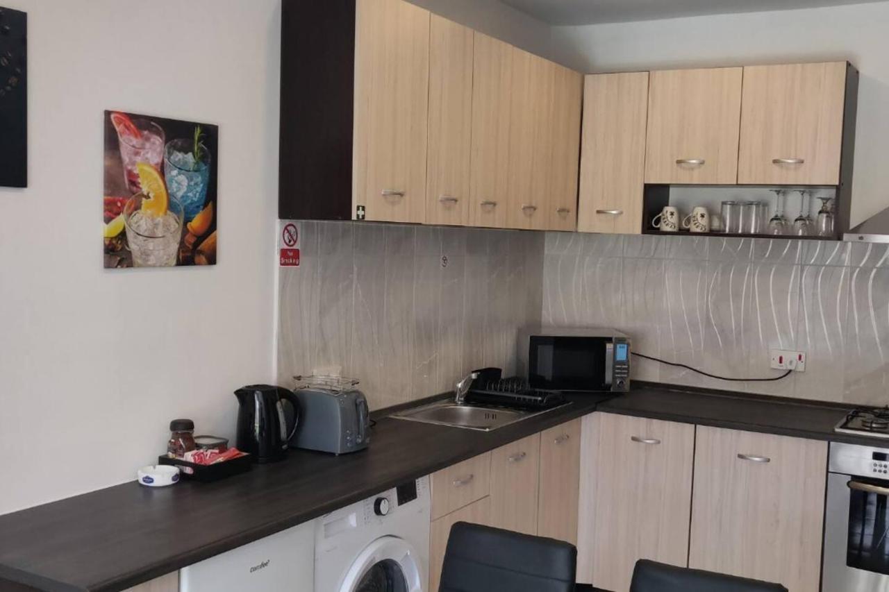 Sunny Day Flat Apartment Сейнт Полс Бей Екстериор снимка